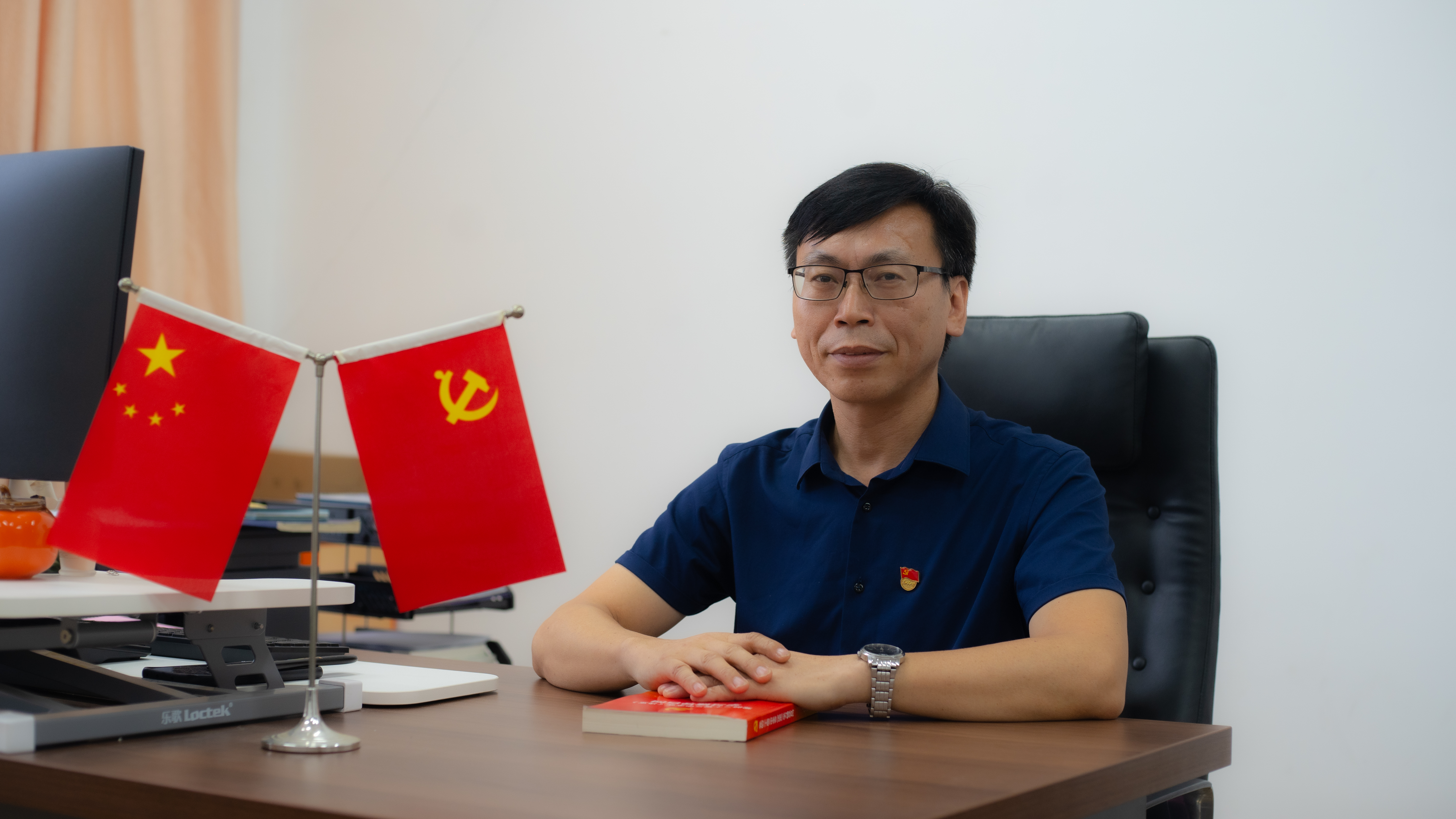 党委书记 侯崇富.jpg